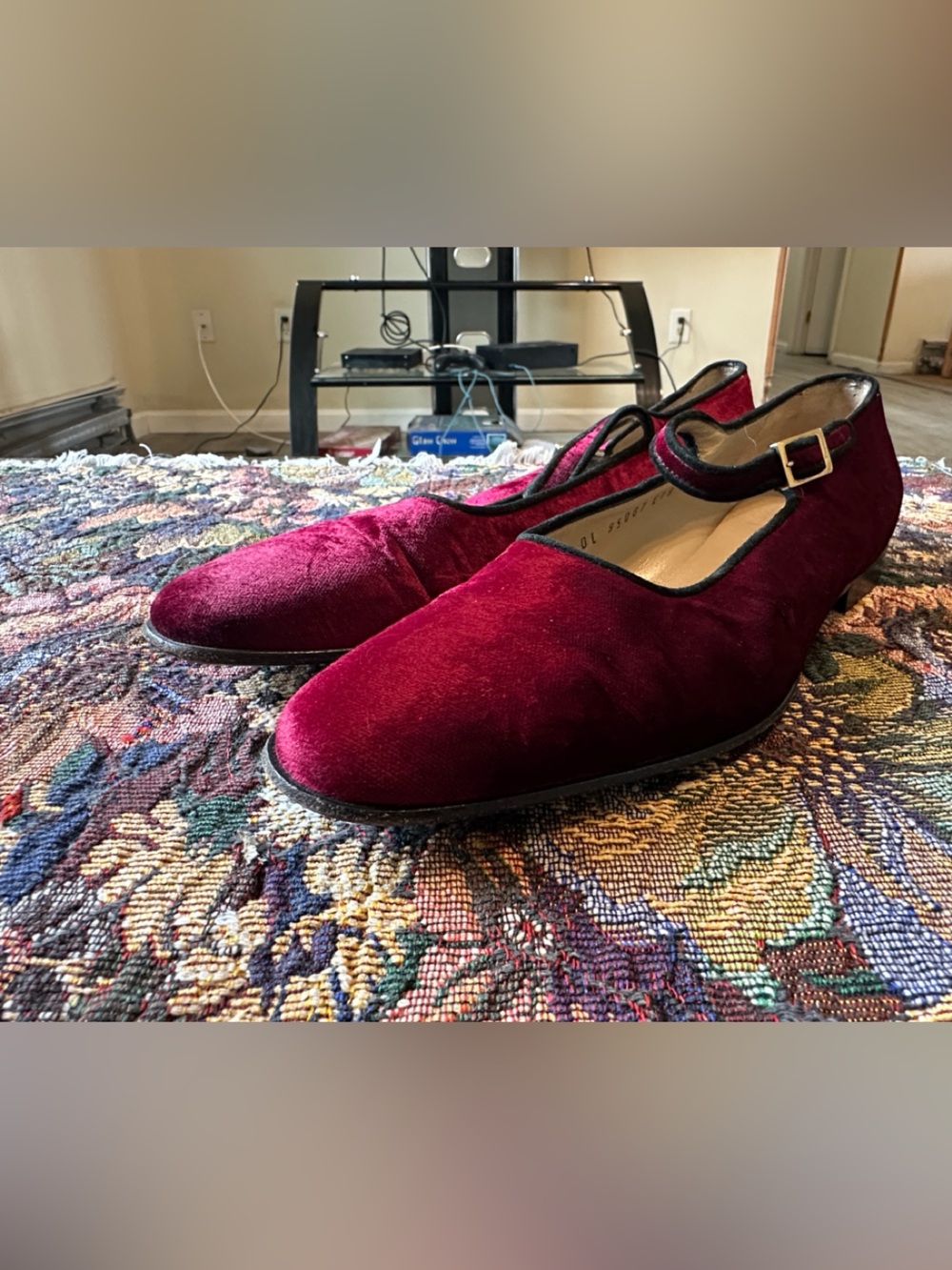 Salvatore Ferragamo Burgundy Velvet Mary Jane Women’s Dress Shoes Size 6 B